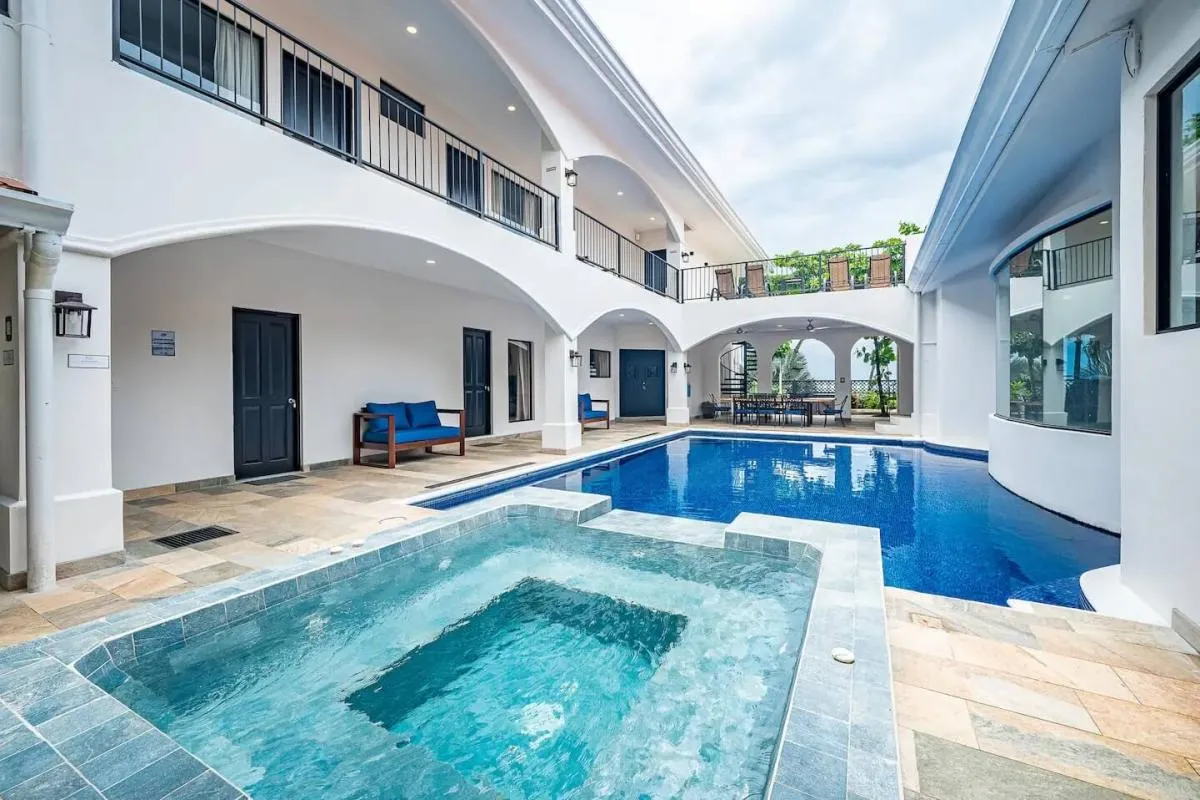 Villa Del Rey Beachfront Villa with Pool & 8 Suites